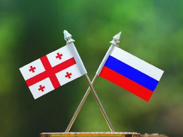 ქართული და რუსული დროშა