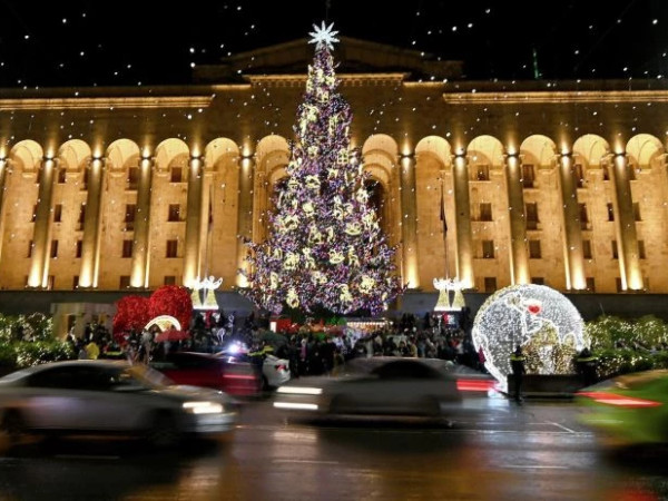 საახალწლო ნაძვის ხე თბილისში