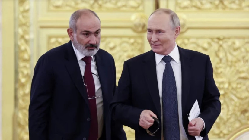 ნიკოლ ფაშინიანი და ვლადიმირ პუტინი